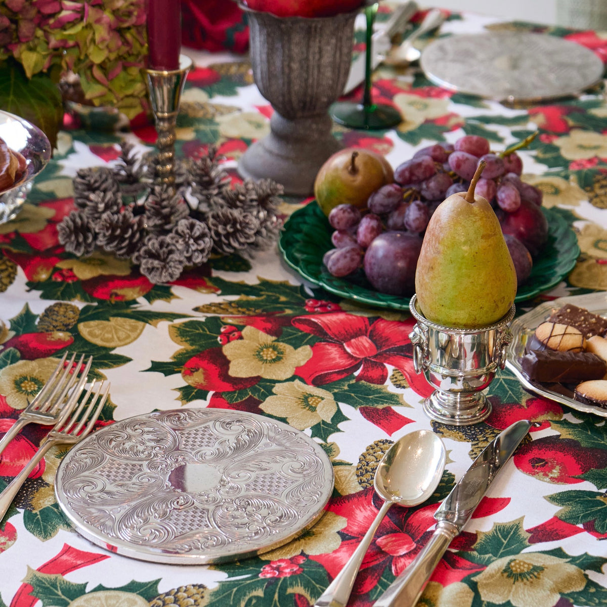 Roses and Ribbon Tablecloth